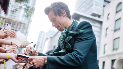 Harry Styles zöldben pompázott a torontói filmfesztiválon