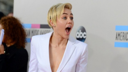Férjes asszonnyal smárolt Miley Cyrus