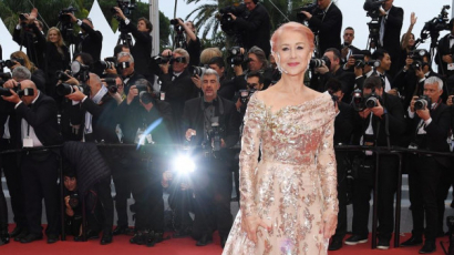 Helen Mirren rózsaszín hajjal pompázott Cannes-ban