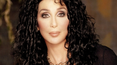 Homoerotikus klippel rukkolt elő Cher