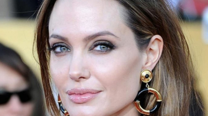 Hűha! Göndör hajkoronával mutatkozott Angelina Jolie, így még nem láthattuk