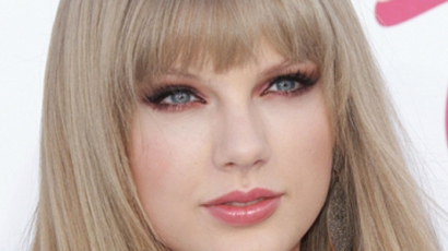 Hűtlenséggel vádolják Taylor Swiftet