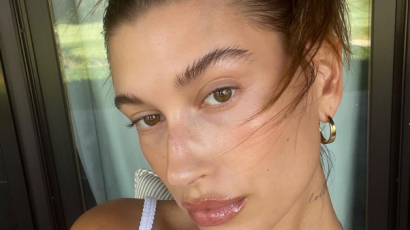 Igazi őszi hajszínre váltott Hailey Bieber - itt az idei inspiráció!