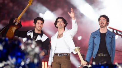 Így történt a lánykérés: a Jonas Brothers tagjai elmesélték, hogyan jegyezték el szerelmeiket