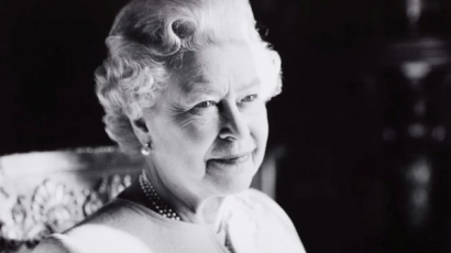 II. Erzsébet királynő temetése: így vonul fel a gyászoló brit királyi család 