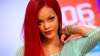 Ismét vörös lett Rihanna