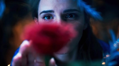 Emma Watson elképesztően gyönyörű: Első fotók Belle-ről és a szörnyetegről!