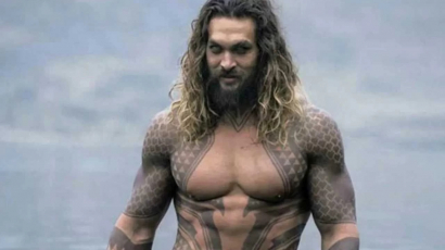 Jason Momoa megmutatta a fenekét