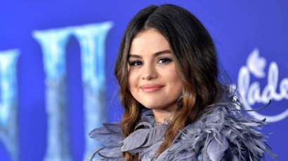 Jégvarázs 2 premier: Selena Gomez imádnivaló kishúgával érkezett