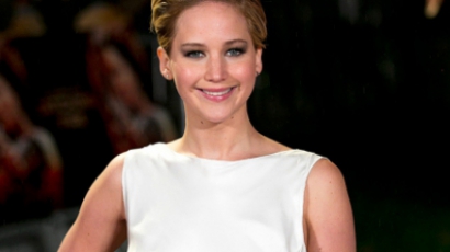 Jennifer Lawrence egy rajongóját vigasztalta