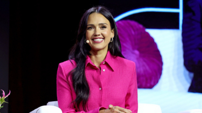 Jessica Alba megható ajándékkal kedveskedett a szüleinek