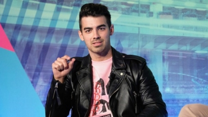 Joe Jonas a szadomazo szexre gerjed