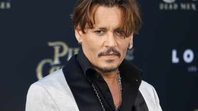 Johnny Depp még sincs rosszban a Disney-vel? A Karib-tenger kalózaihoz is visszatérhet?