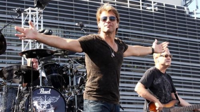 Jon Bon Jovi megsérült a koncertjén