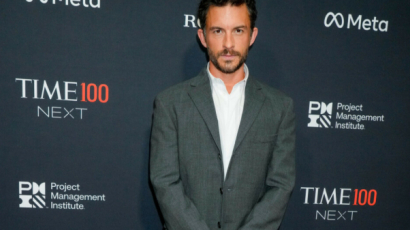 Jonathan Bailey elárulta, hogy mitől féltette a karrierjét