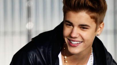 Justin Bieber a nadrágjába dugta egy rajongó mobilját