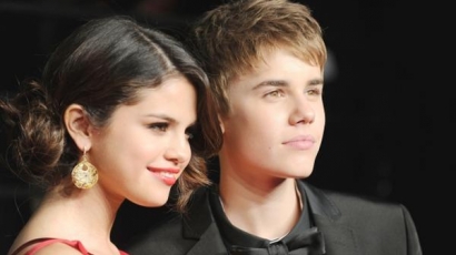 Justin Bieber gyűrűt ajándékozott Selena Gomeznek 