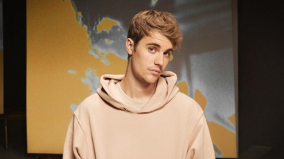 Justin Bieber infúzióval a karjában biciklizett