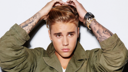 Justin Bieber megbüntették, amiért vezetés közben telefonozott