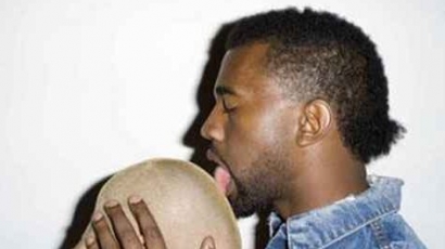 Kanye West szeret nyalni