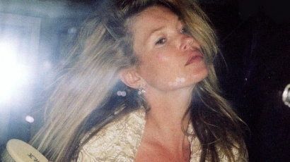Kate Moss smink nélkül pózol
