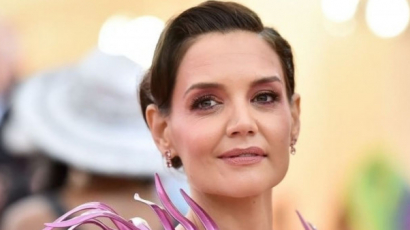 Katie Holmes nagyon boldogan csókolózott új barátjával