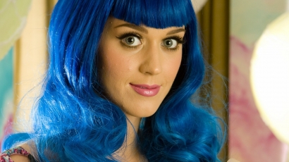 Katy Perry beesett egy gimis bálra