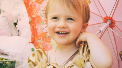Kelly Clarkson tündéri kislánya hároméves lett – fotók
