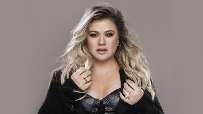 Két új dallal tért vissza Kelly Clarkson