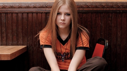 Sosem látott Avril Lavigne-klip került elő!