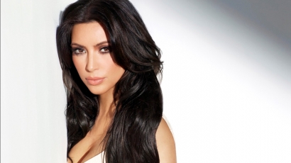 Kim Kardashian nem bír magával