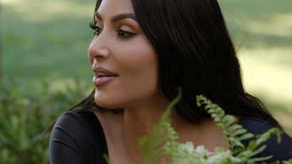 Kim Kardashian újra platinaszőke hajjal hódít