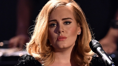 Roppant kínos helyzetbe került Adele