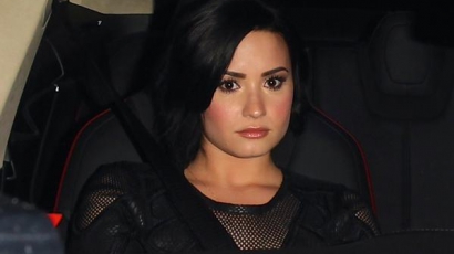 Beszállás közben villantott Demi Lovato - fotók!