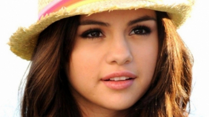 Kistestvére lesz Selena Gomeznek?