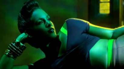 Klippremier: Alicia Keys - Girl On Fire