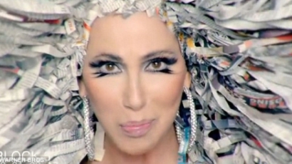 Klippremier: Cher — Woman's World