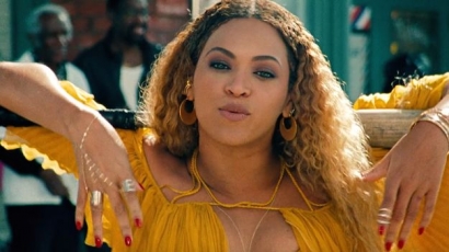 Kocsikat ver szét új videoklipjében Beyoncé