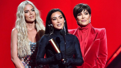 Kris Jenner és Kim Kardashian így próbálja jókedvre deríteni Khloe-t