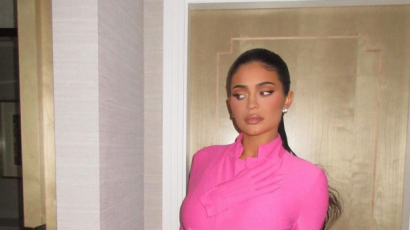 Kylie Jenner bizarr pink felsőben hódolt a Barbie-trendnek