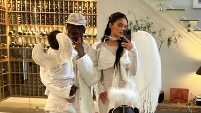 Kylie Jenner és Travis Scott angyalnak öltözött: családi fotót posztolt a híresség