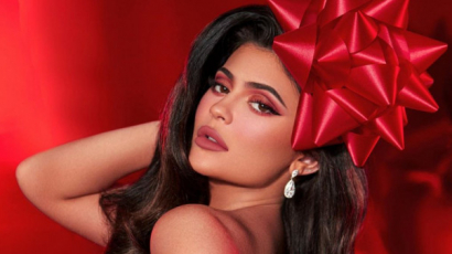 Kylie Jenner maga volt az ajándék karácsonyi fotózásán