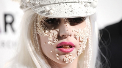 Lady Gaga bocsánatot kért