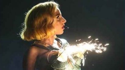 Lady GaGa botrányosan ünnepelt