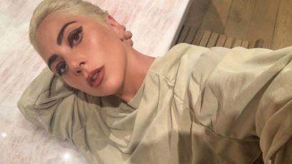 Lady Gaga sellőhajat csináltatott, fodrásza néhai édesanyjáról nevezte el a hajszínt
