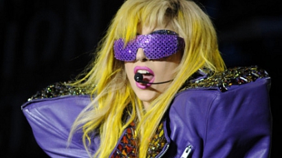 Lady Gaga sztriptízt kínált Charlie Sheennek