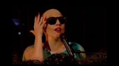 Lady Gaga kopaszon lépett fel
