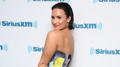 Medencés bulival ünnepli új dalának érkezését Demi Lovato