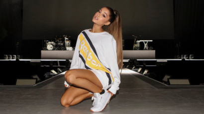 Ariana Grande majdnem hanyatt vágódott legutóbbi koncertjén
