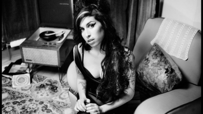 Megjelent Amy Winehouse életrajzi könyve